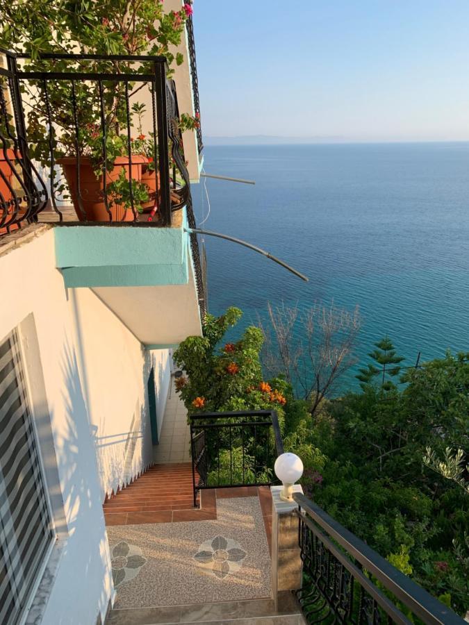 Hotel Odhisea เคพาโร ภายนอก รูปภาพ