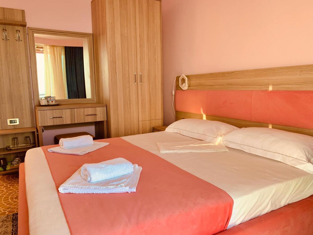 Hotel Odhisea เคพาโร ภายนอก รูปภาพ